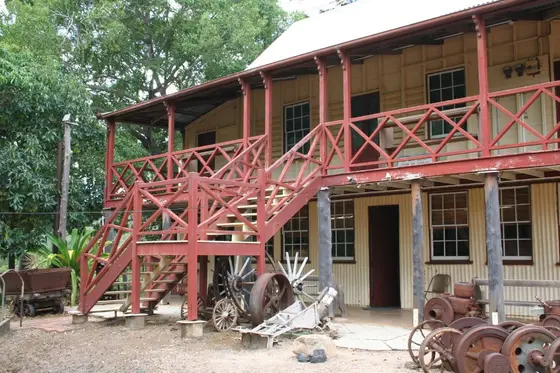 Loudoun House Museum, Irvinebank