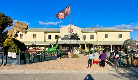 National Dinosaur Museum, Nicholls