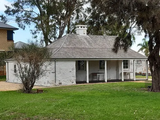 Hall's Cottage, Halls Head
