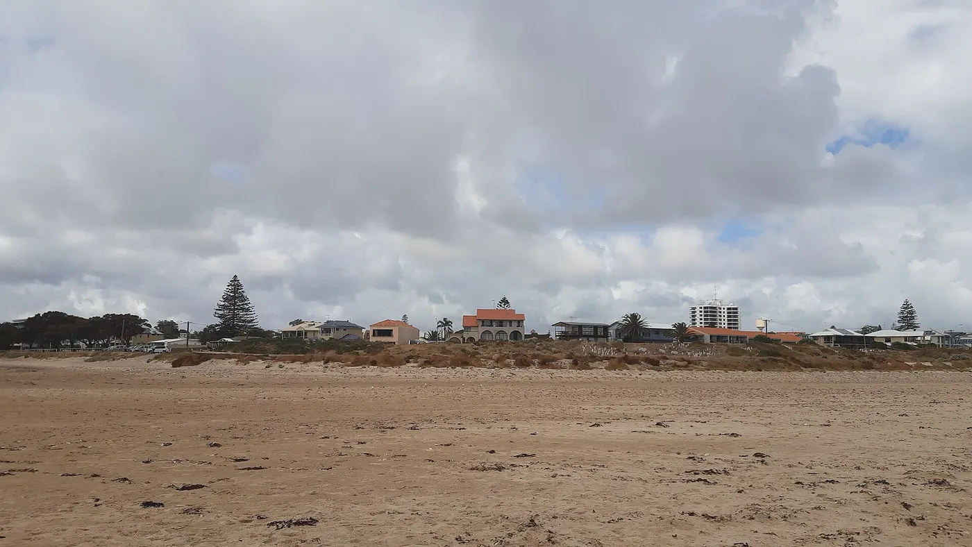 Doddis Beach, Halls Head