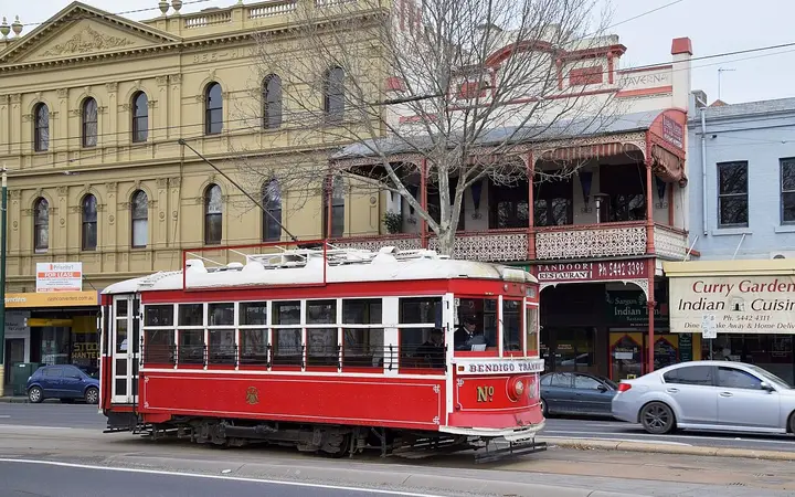 A Bendigo Tramways heritage tram on Pall Mall