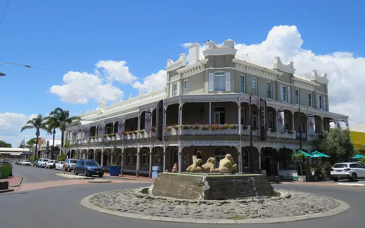 The Rose Hotel on the corner of Victoria and Wellington Streets
