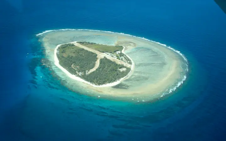 Lady Elliot Island from the air, as you fly in