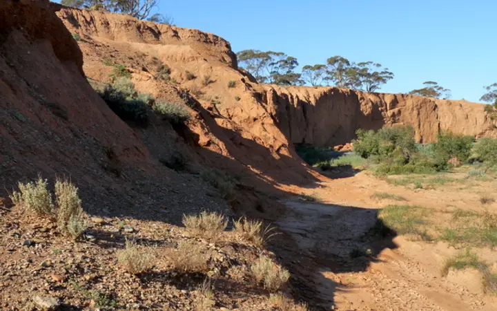 The red banks of Baldina Creek