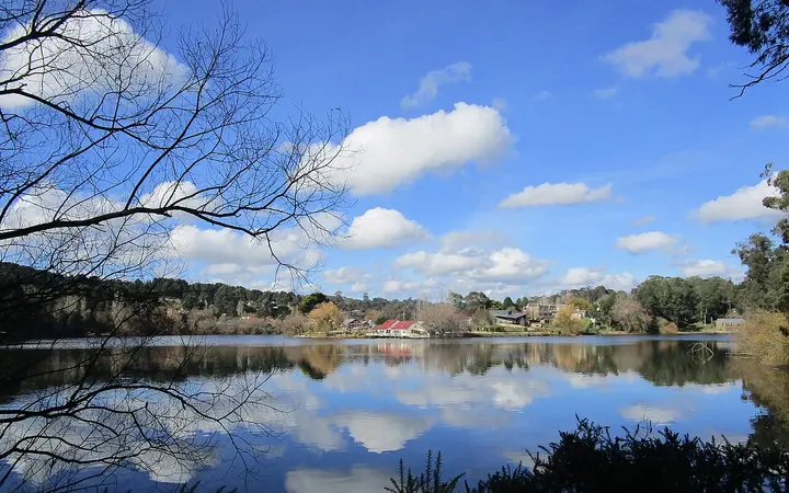 Lake Daylesford, which Lake House looks over