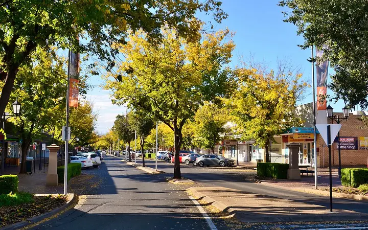 Macquarie Street, the main street Crossroads Bar is on