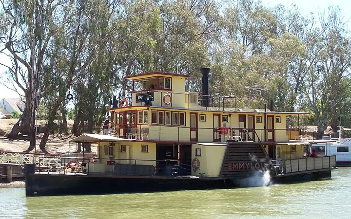 The PS Emmylou on the Murray