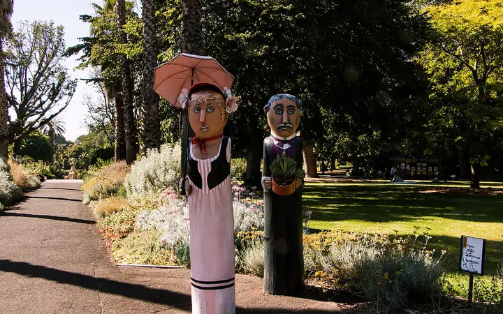 A path through Geelong Botanic Gardens