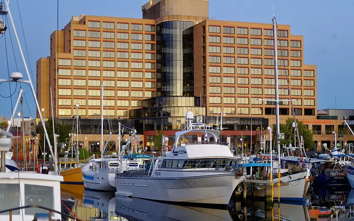 Hotel Grand Chancellor, where the class runs