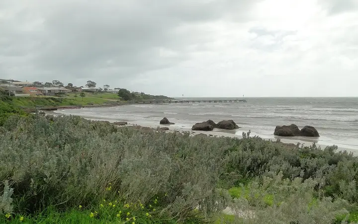 Emu Bay and the jetty where dolphin swims can depart