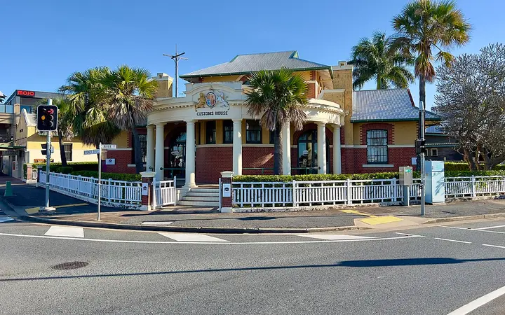 The old Customs House on River Street, beside the River Wharves