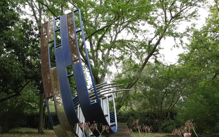 A sculpture in the Heide sculpture park