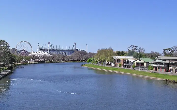 The Yarra past the boathouses towards the MCG