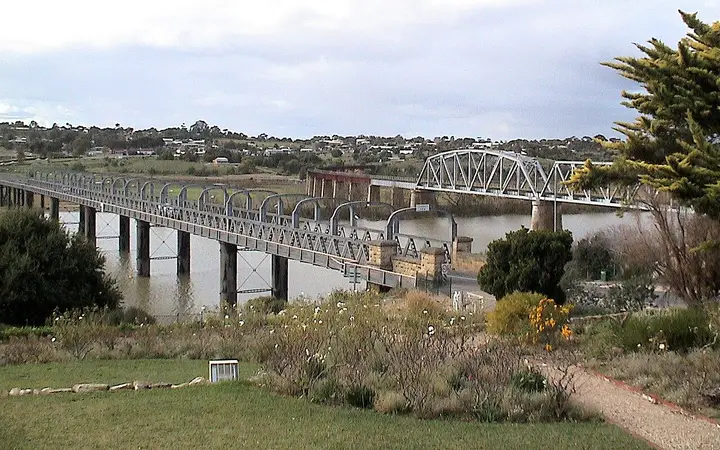 The Murray Bridge road and rail bridges, near the town wharf where the cruise leaves