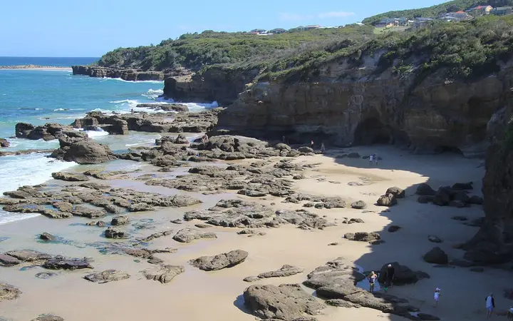 Caves Beach at low tide