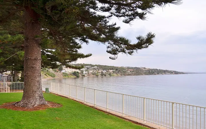 The foreshore beside the Port Lincoln Hotel