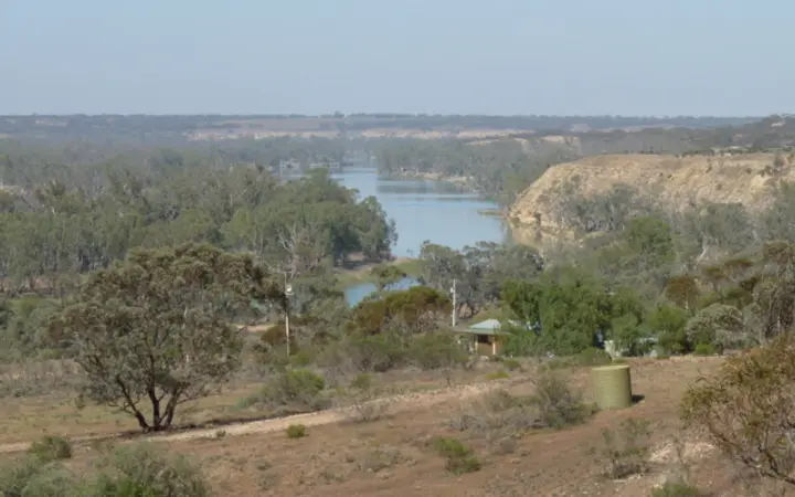 The Murray from the clifftop at Overland Corner