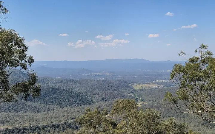 The Lockyer Valley from the escarpment at Picnic Point