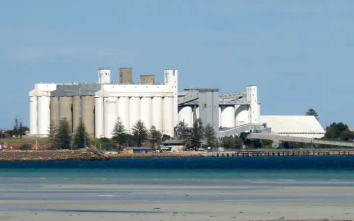 The Wallaroo silos by day