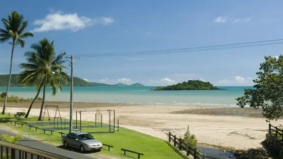 Cannonvale Beach