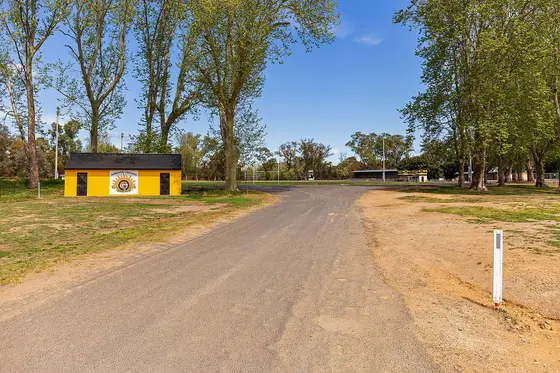 Near Yarri Park playground, Gundagai
