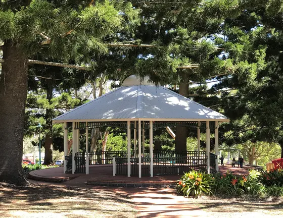 Near Heller Street Park playground, Rangeville
