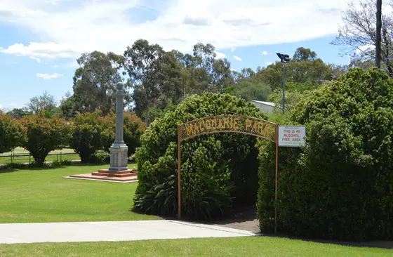 Near Ravenswood Park playground, Ravenswood