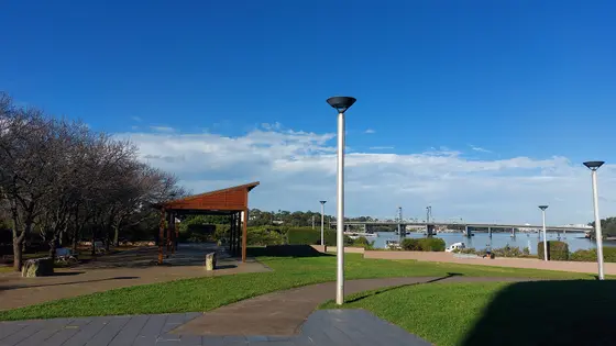 Near Memorial Park, Meadowbank