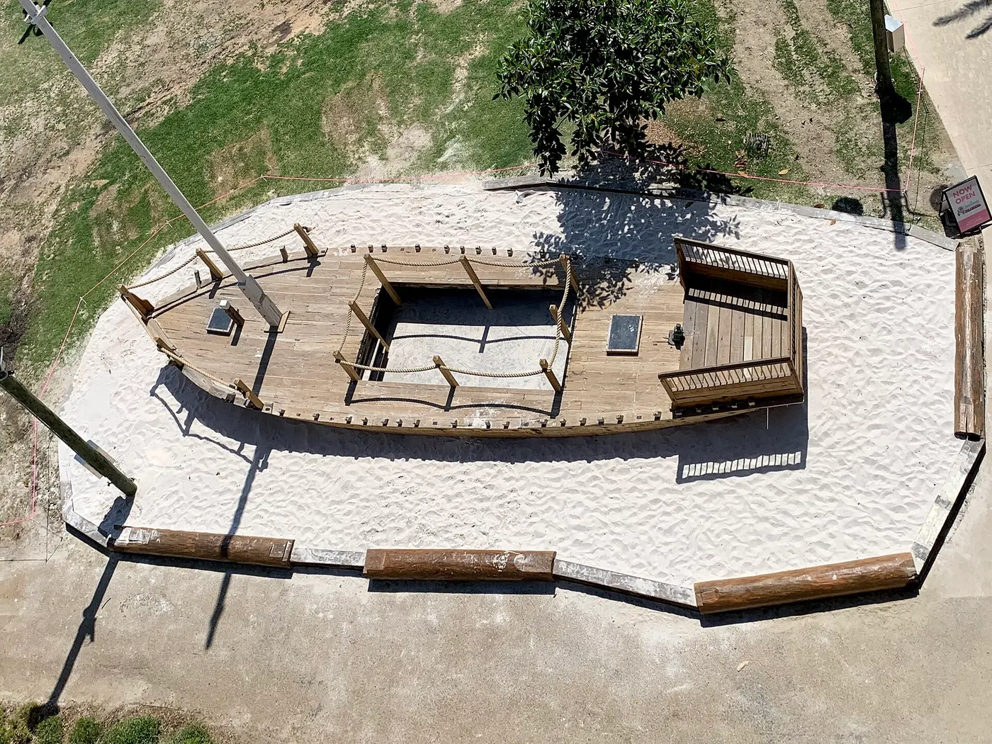 Howard Oval Playground, Howard