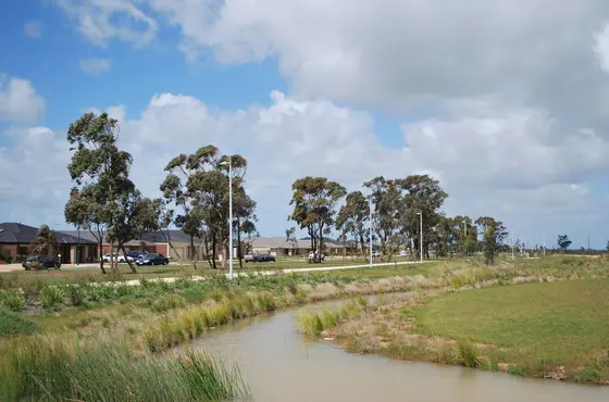 Looking towards Clarkes Road over a small reserve in en:Brookfield, Victoria