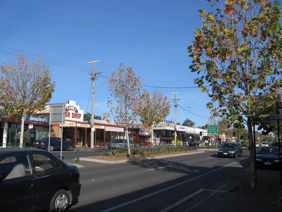 Main street of w:Kangaroo Flat, Victoria